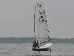 sieger mit seiner fliegenden motte